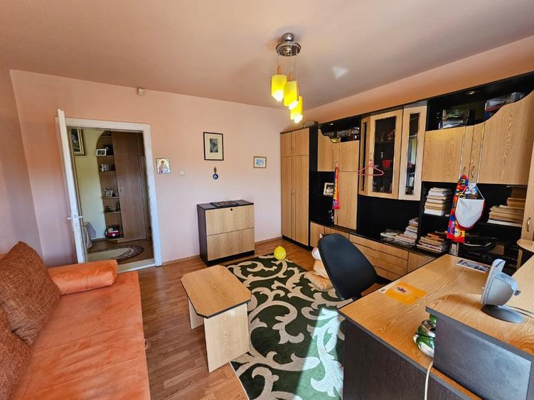 Casă cu 5 camere cu Teren 978 Mp în Central