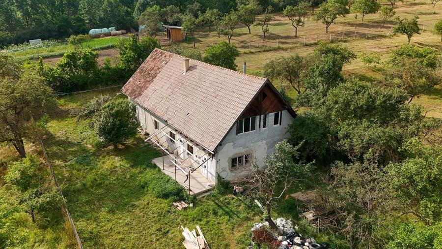 Casă individuală cu 6 camere cu Teren 1000 Mp în Angheluș