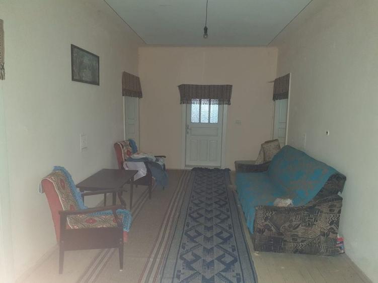 Casă cu 4 camere decomandat în Central