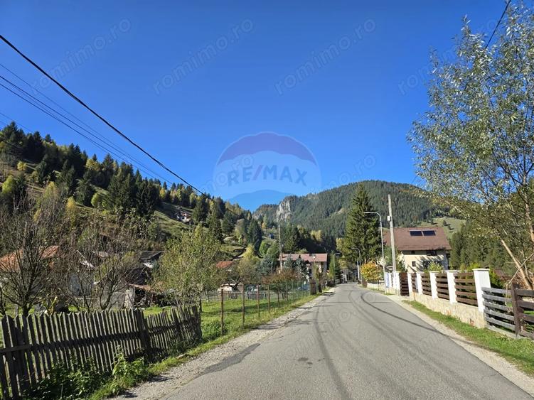 Casă cu Teren 2140 Mp în Moieciu