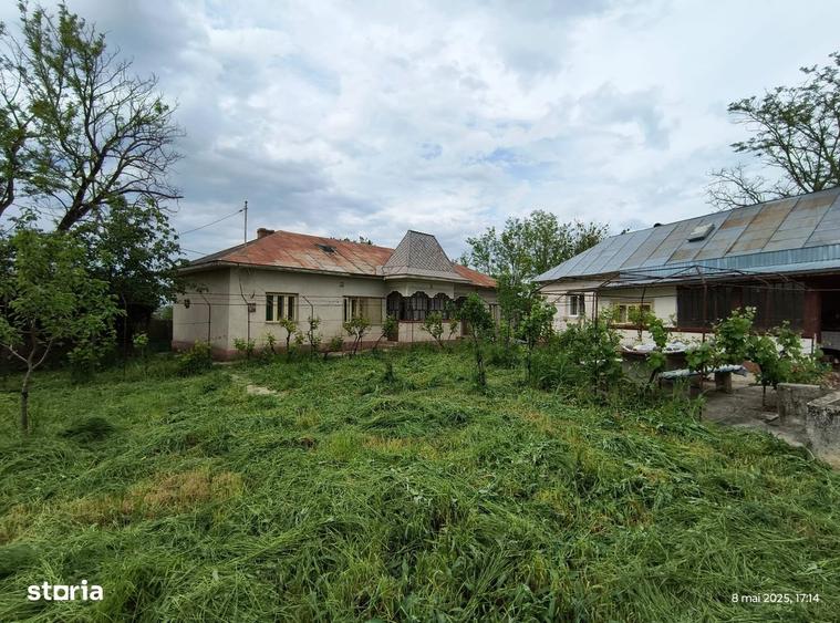 Casă cu 4 camere în Troianul