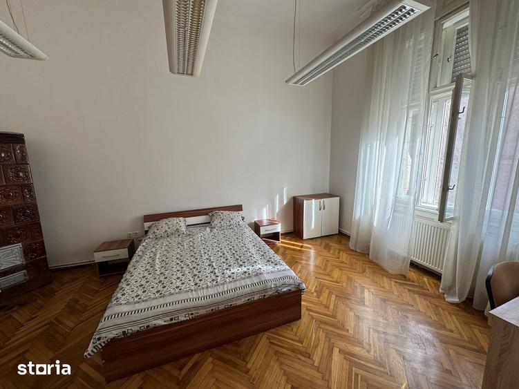 Apartament cu 3 camere semidecomandat în P-ța Unirii