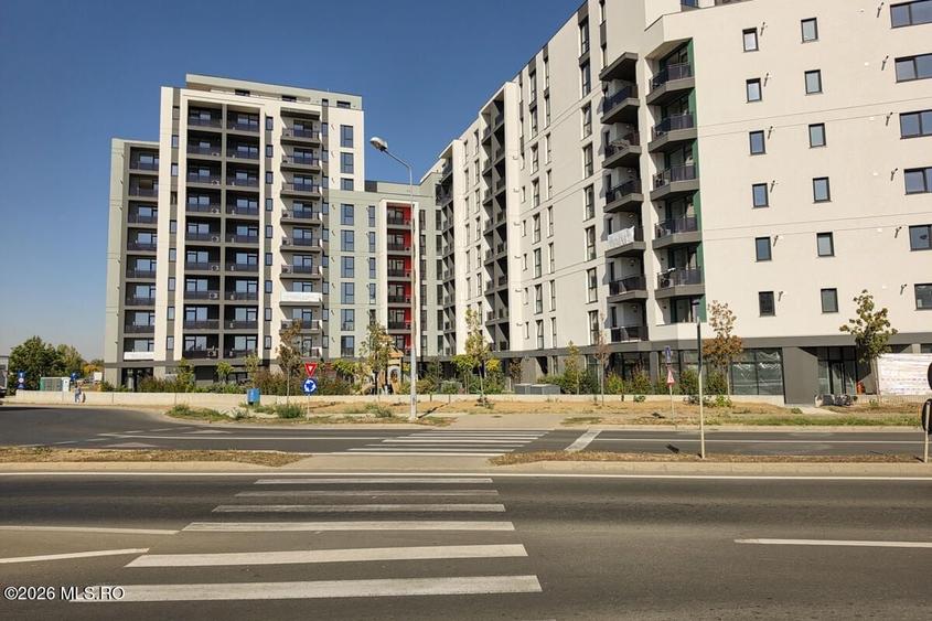 Apartament cu 3 camere semidecomandat în Torontalului