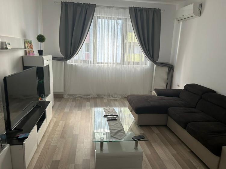 Apartament cu 3 camere decomandat, mobilat în Parcul Carol