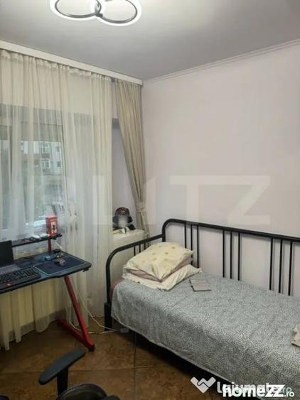 Apartament cu 4 camere decomandat în Cetate