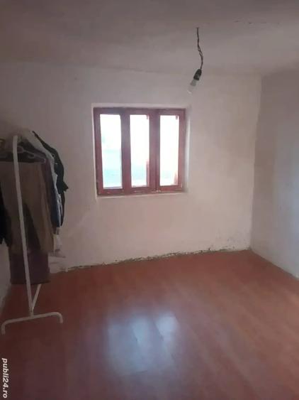 Casă cu 3 camere cu Teren 1300 Mp în Central