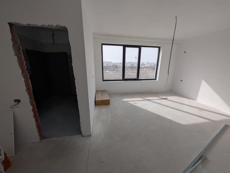 Casă individuală cu 4 camere cu Teren 350 Mp în Tunari