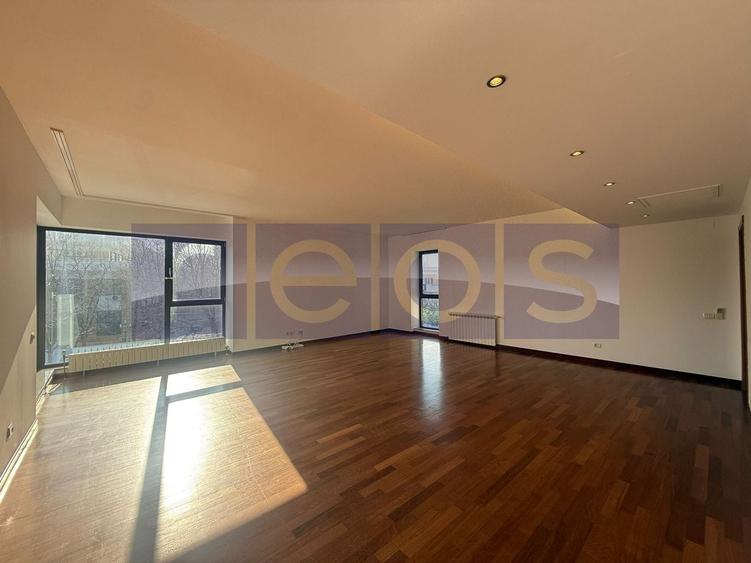 Apartament cu 4 camere, mobilat în Șoseaua Nordului