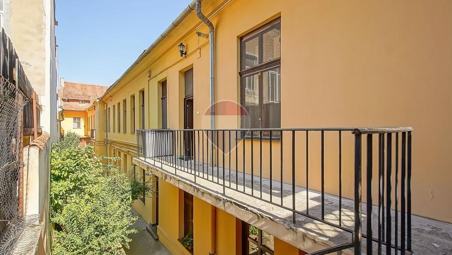 Apartament cu 3 camere decomandat, mobilat în Centrul Istoric