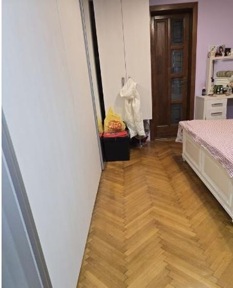 Apartament cu 3 camere decomandat în Moșilor
