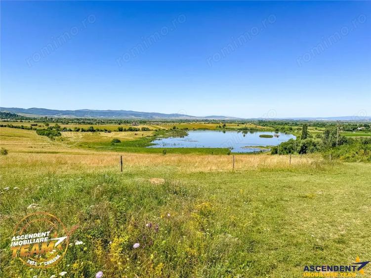 Teren de 14000 mp, în Periferie