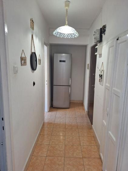 Apartament cu 2 camere semidecomandat în Albești