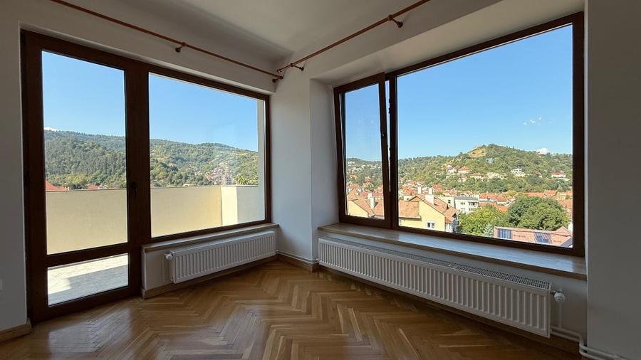 Apartament cu 3 camere decomandat în Central