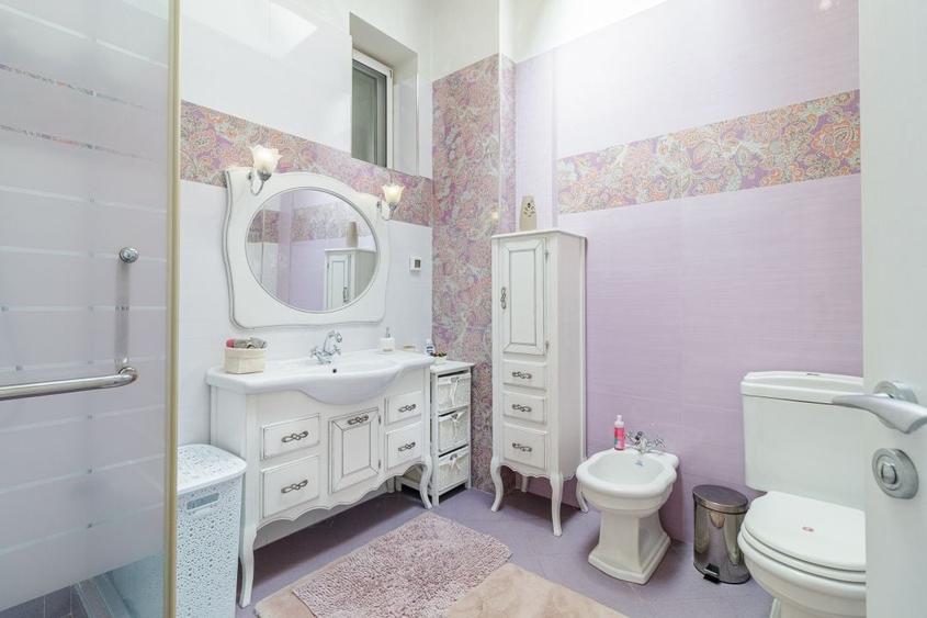 Casă individuală cu 19 camere cu Piscina în Pantelimon