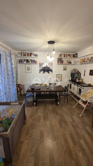 Casă individuală cu 5 camere cu Garaj în Titan