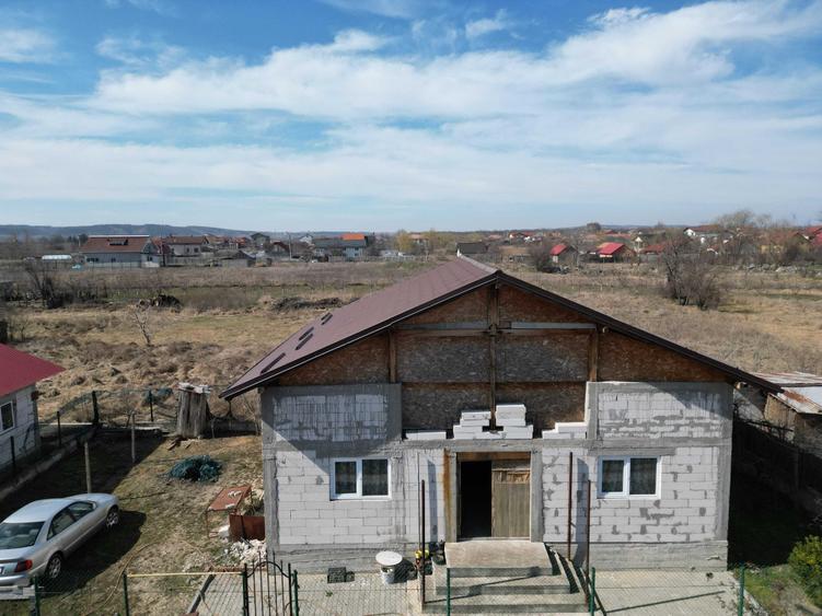 Casă cu 3 camere cu Teren 300 Mp în Brestei