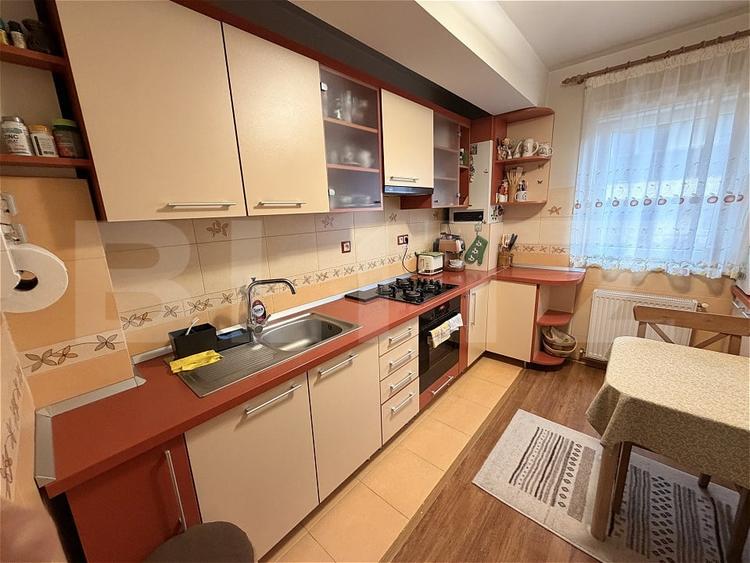 Apartament cu 3 camere decomandat, mobilat în Florești