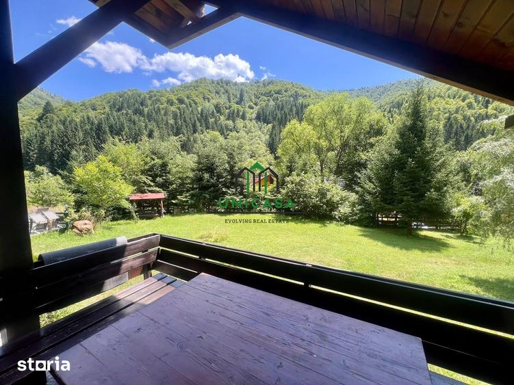 Casă cu 7 camere cu Teren 2560 Mp în Voineasa