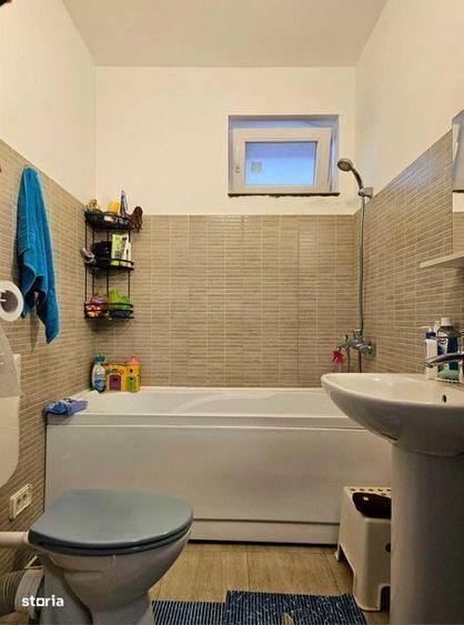Apartament cu 3 camere decomandat în Tractorul