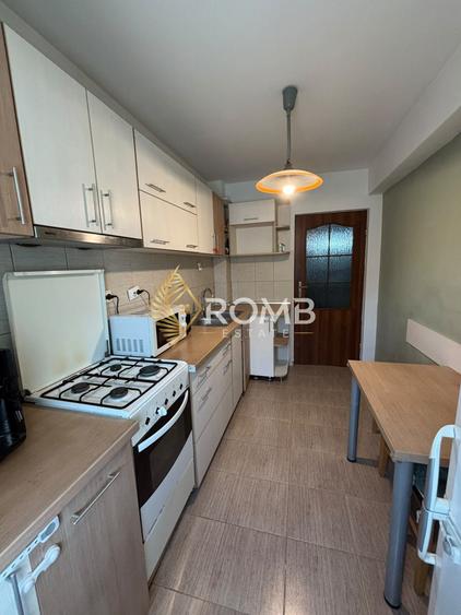 Apartament cu 3 camere decomandat, mobilat în Florești