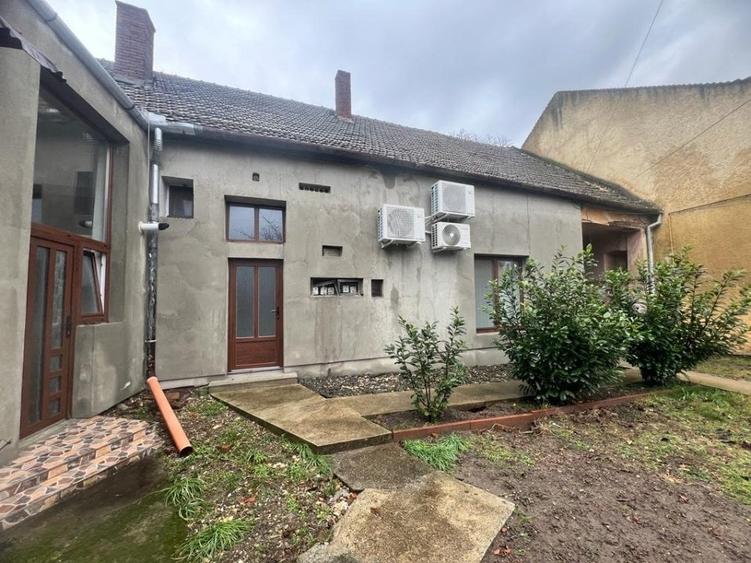 Birou, de 75 mp, în Central