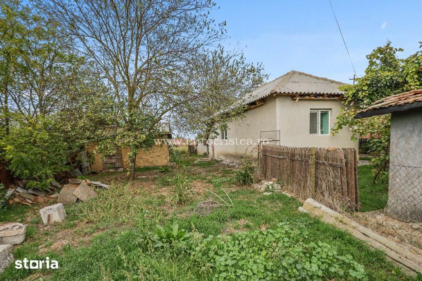 Casă cu 4 camere cu Teren 1531 Mp în Pecineaga