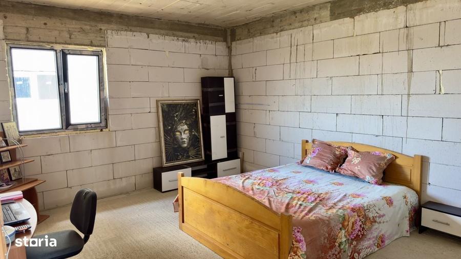 Casă cu 3 camere decomandat în Bâcu