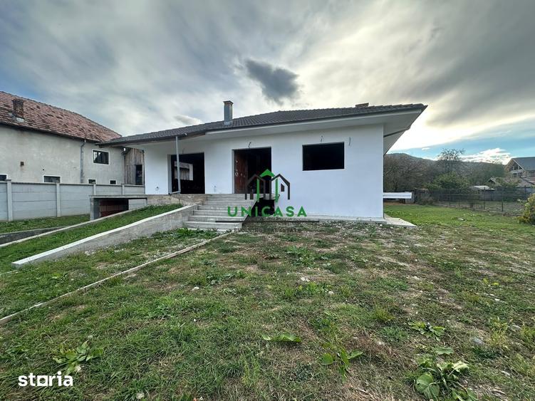 Casă cu 5 camere cu Teren 1000 Mp în Central