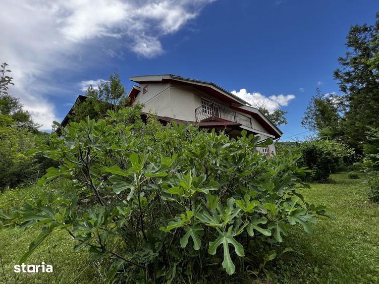 Casă cu 4 camere cu Teren 1000 Mp în Vernești