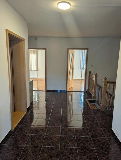 Casă cu 5 camere cu Teren 500 Mp în Aradului