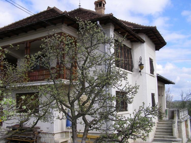Casă cu 6 camere cu Canalizare în Exterior Vest