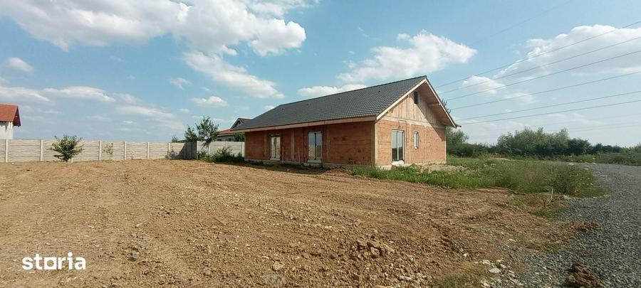 Casă cu 3 camere cu Teren 550 Mp în Moșnița Nouă