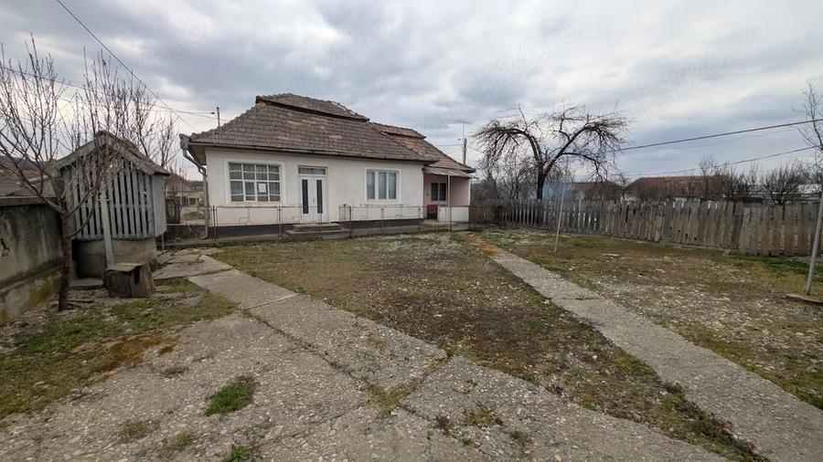 Casă cu 3 camere cu Teren 1110 Mp în Central