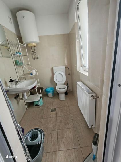 Casă cu 6 camere decomandat cu Teren 50 Mp în Titan