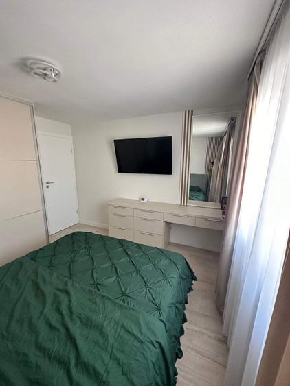 Apartament cu 3 camere decomandat, mobilat în Independenței