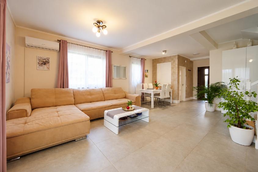 Duplex cu 4 camere cu Canalizare în Dumbrăvița
