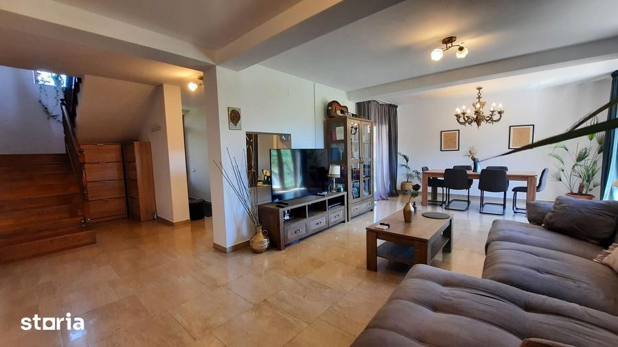 Casă cu 5 camere cu Teren 1514 Mp în Central