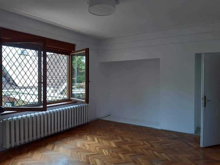 Casă cu 4 camere cu Teren 50 Mp în Grigorescu