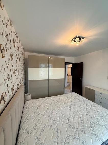 Apartament cu 4 camere decomandat în Crângași