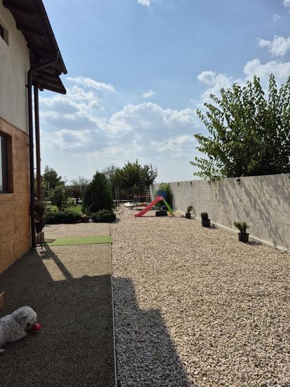 Casă cu 4 camere cu Teren 28000 Mp în Baba Ana