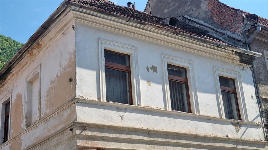 Apartament cu 2 camere semidecomandat, mobilat în Centrul Istoric