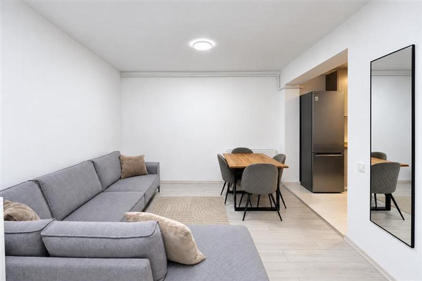 Apartament cu 3 camere decomandat, mobilat în Triaj