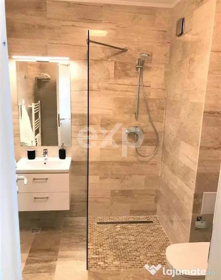 Apartament cu 3 camere semidecomandat în Est