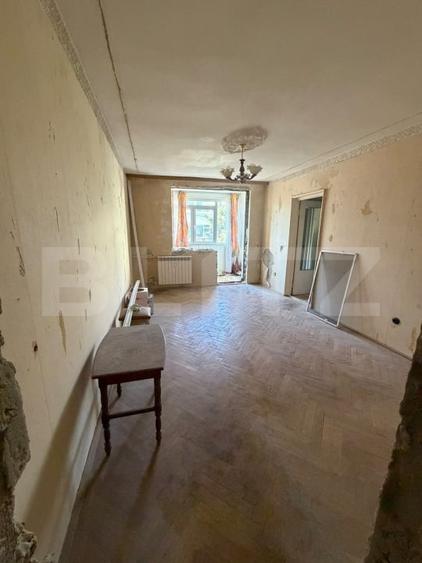 Apartament cu 3 camere semidecomandat în Micro 19