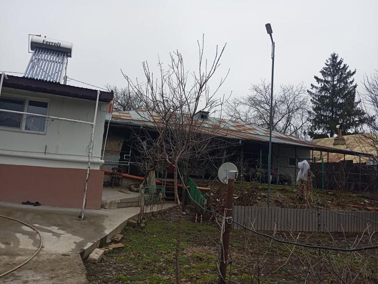 Casă cu 4 camere în Daia