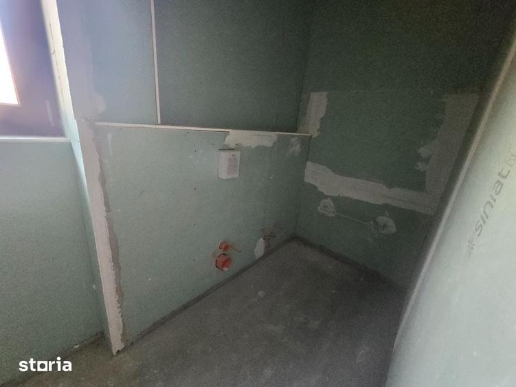 Casă cu 10 camere cu Teren 670 Mp în Eforie
