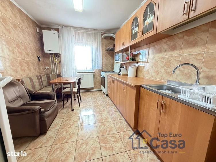 Apartament cu 4 camere decomandat în Central