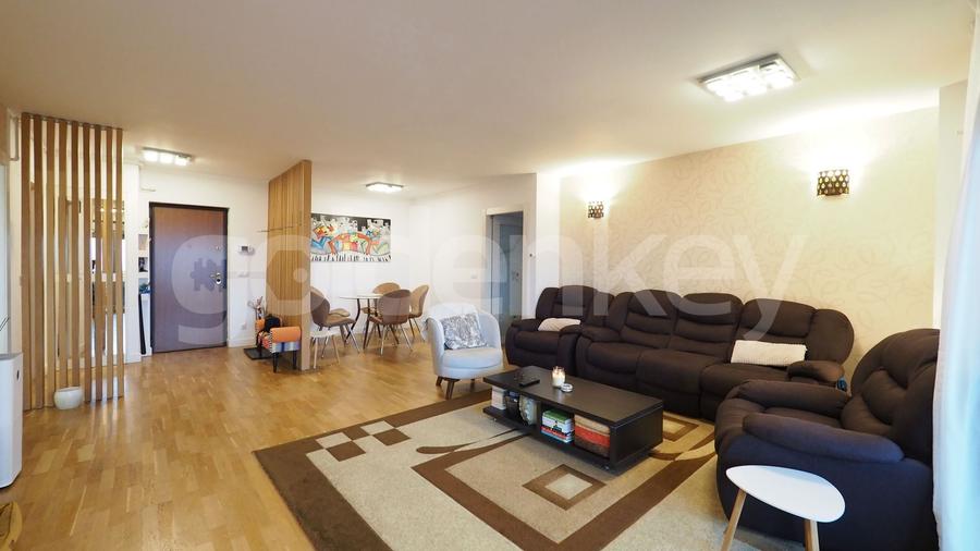 Apartament cu 4 camere semidecomandat, mobilat în Băneasa