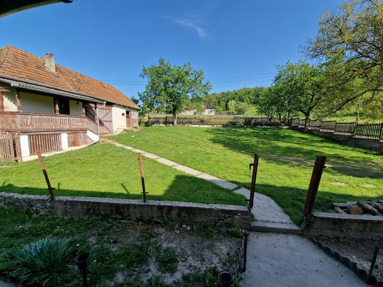Casă cu 3 camere în Bălnaca