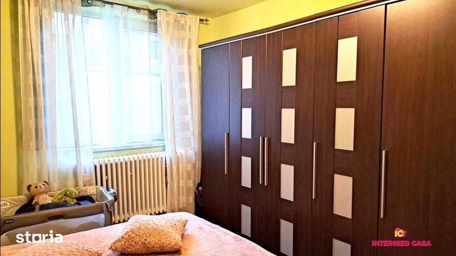 Casă cu 7 camere decomandat cu Teren 350 Mp în Central
